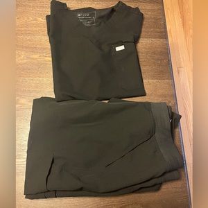 Figs men’s XL black top Large short bottoms BRAND NEW